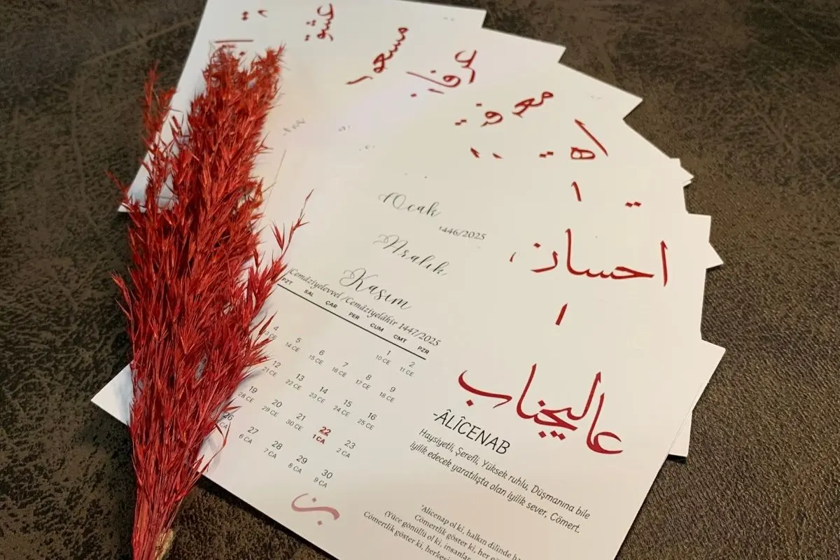 Rose Art Design tarafından hazırlanan Miladi ve Hicri masa takvimi